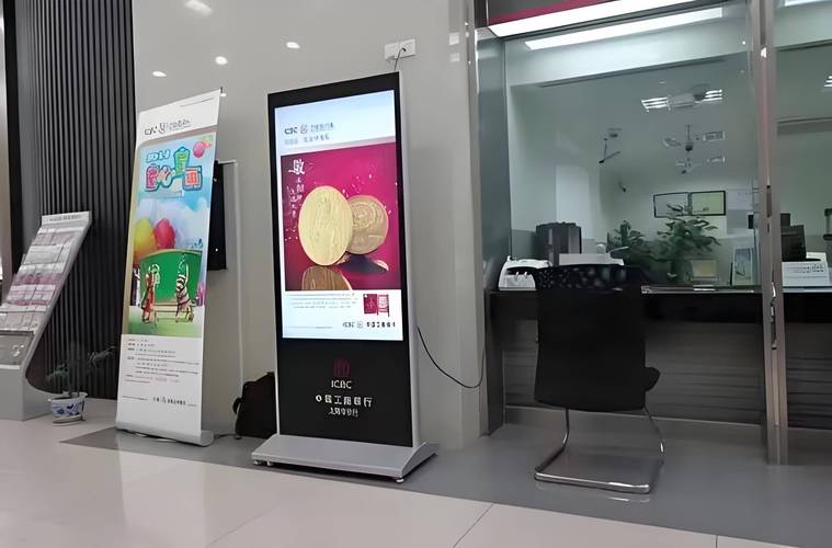 高格欣立式触摸广告机 重塑商业展示的新一代数字标牌